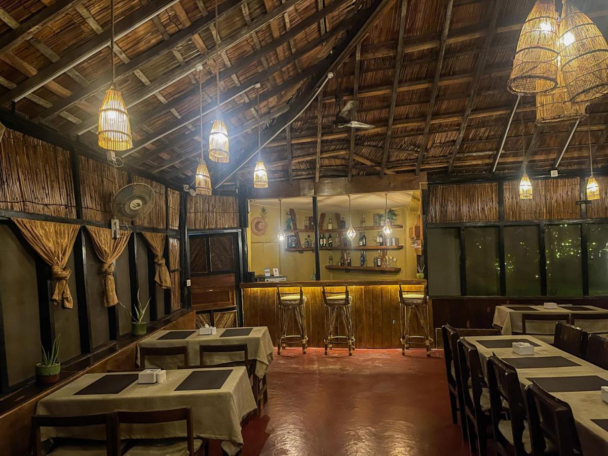 Hotel Tharu Garden, Sauraha Exteriér fotografie