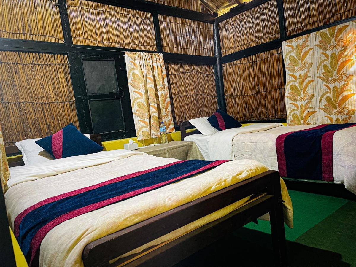 Hotel Tharu Garden, Sauraha Exteriér fotografie