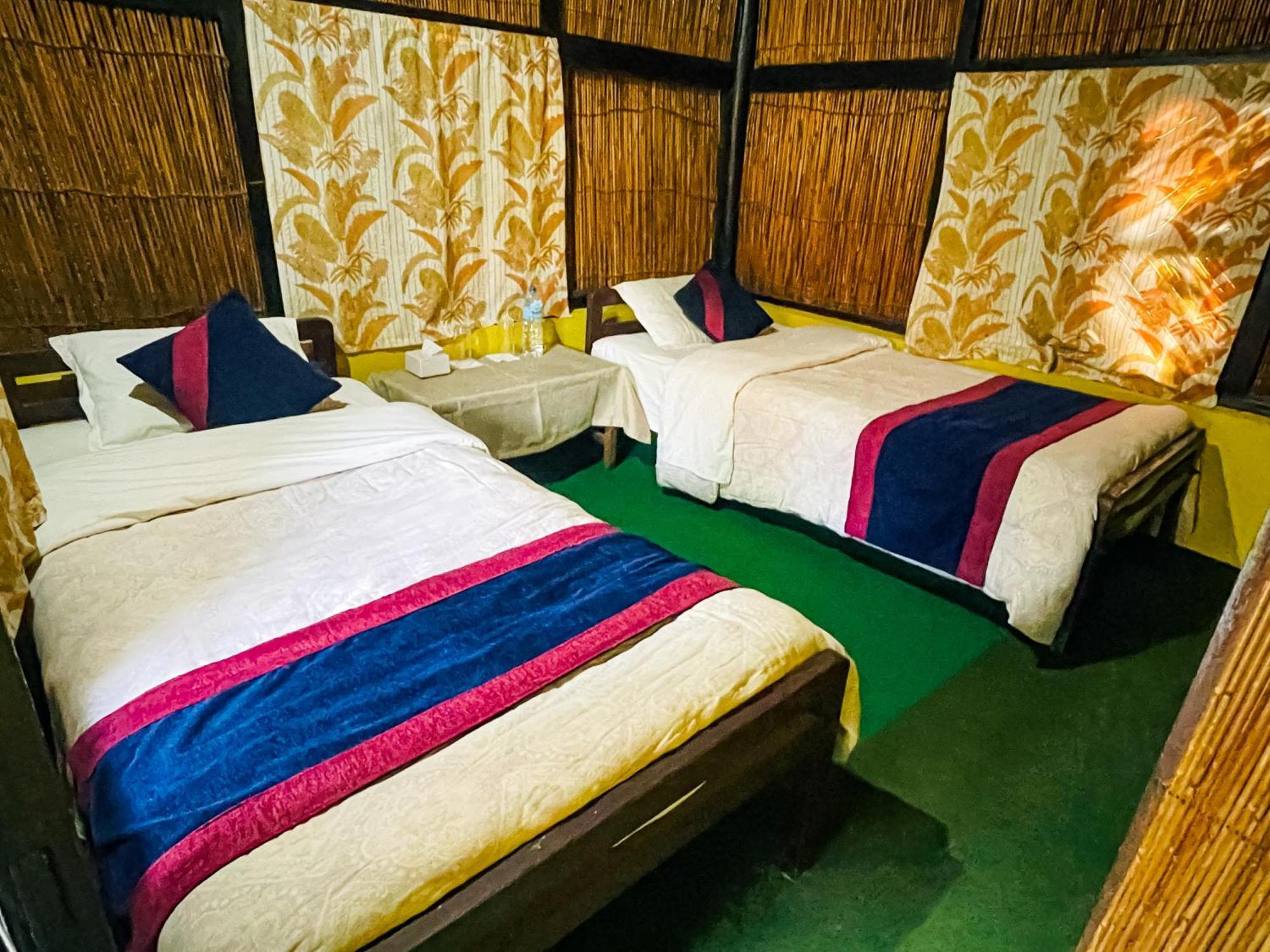 Hotel Tharu Garden, Sauraha Pokoj fotografie