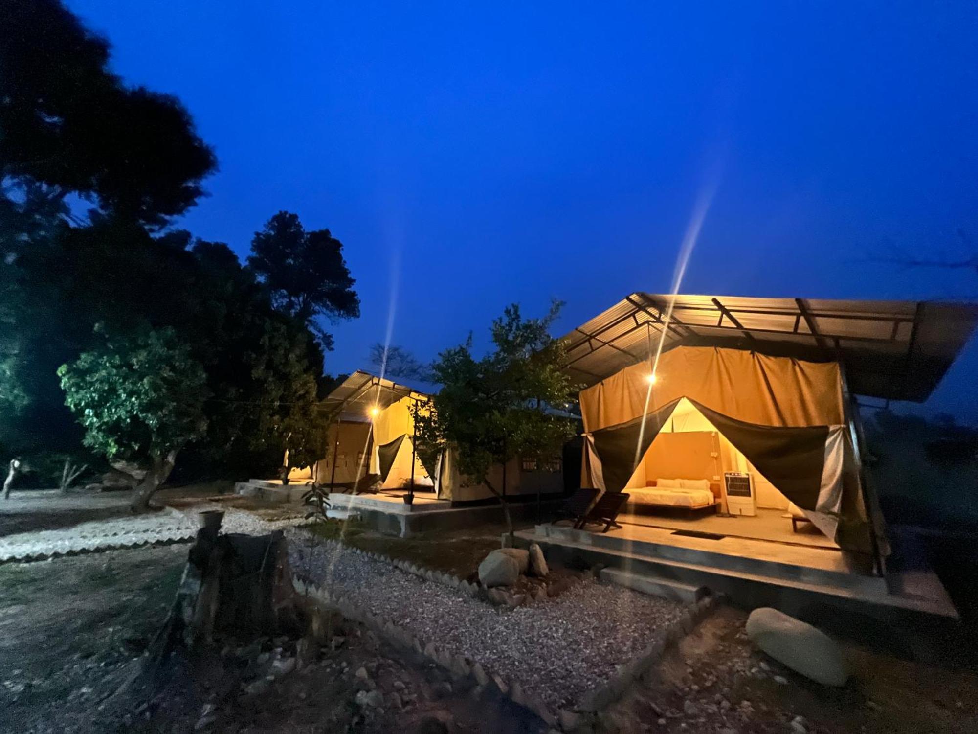 Hotel Tharu Garden, Sauraha Exteriér fotografie